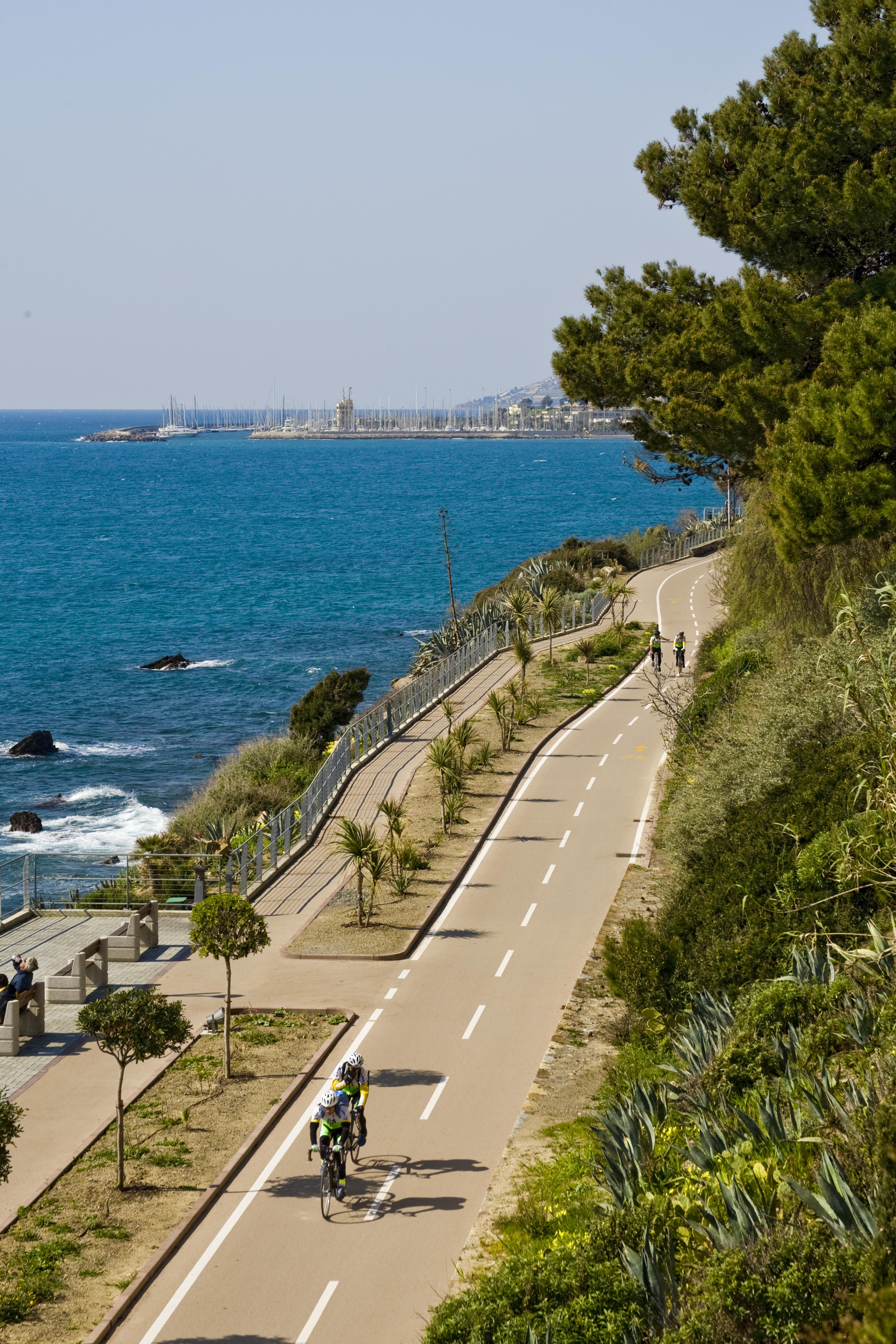 Hotel Riviera Dei Fiori San Lorenzo al Mare Exteriör bild