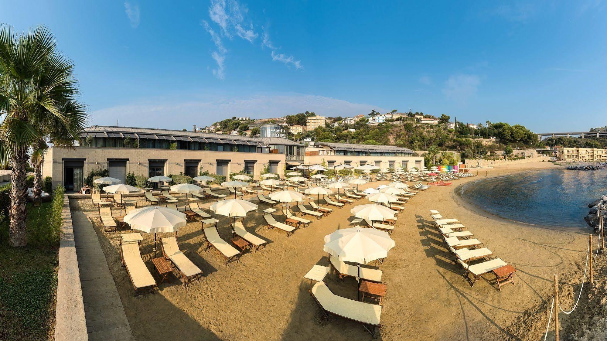 Hotel Riviera Dei Fiori San Lorenzo al Mare Exteriör bild